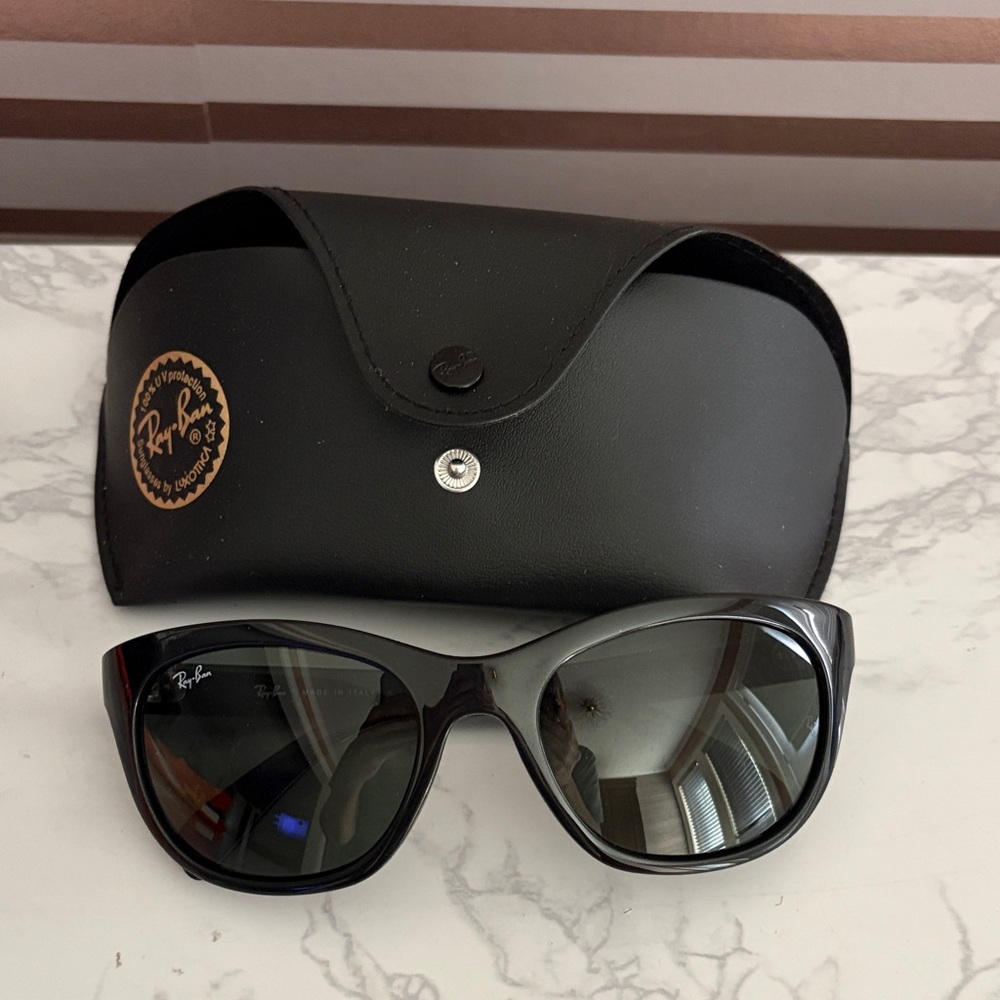 Ray-Ban Women's Black Frame Sunglasses with Dark Lenses